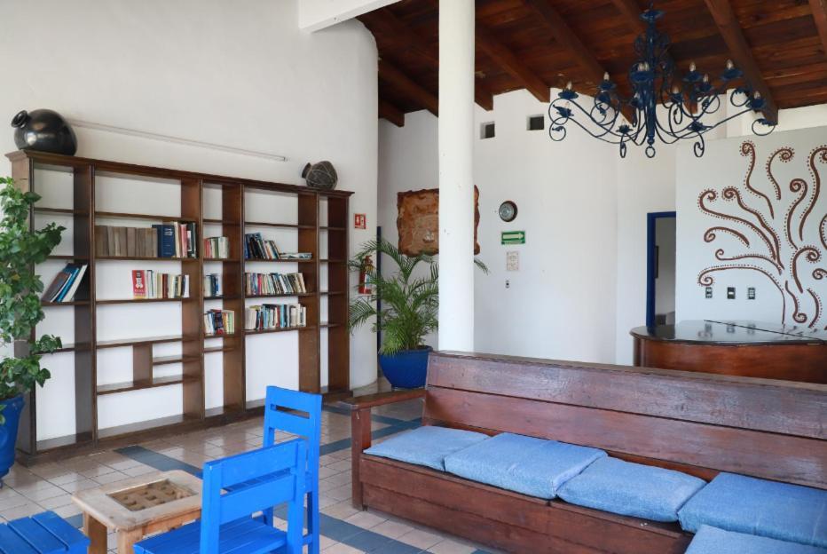Hotel & Hostal Mayflower Puerto Escondido  Exterior photo