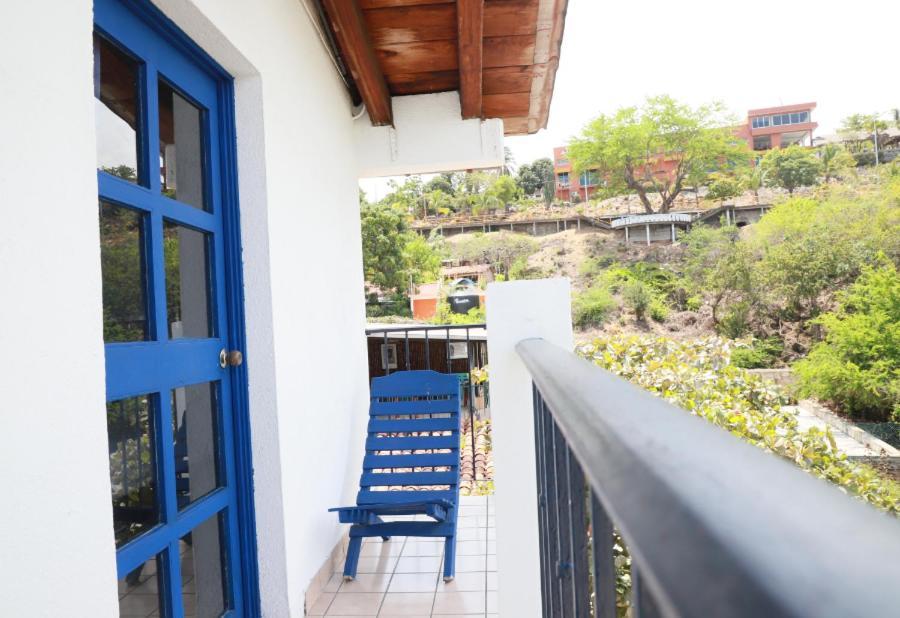 Hotel & Hostal Mayflower Puerto Escondido  Exterior photo