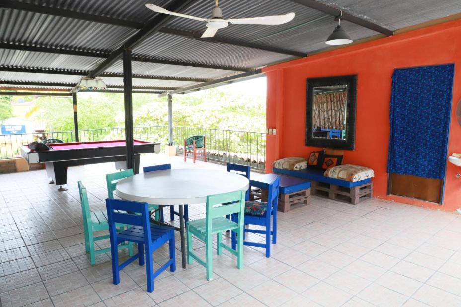 Hotel & Hostal Mayflower Puerto Escondido  Exterior photo