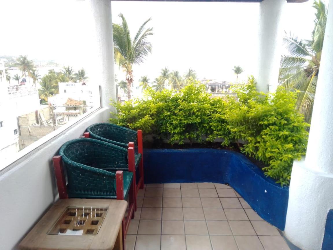 Hotel & Hostal Mayflower Puerto Escondido  Exterior photo