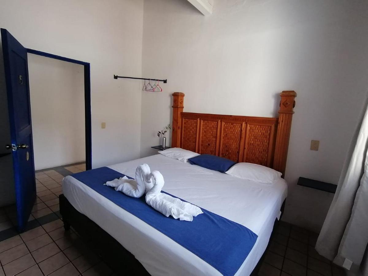 Hotel & Hostal Mayflower Puerto Escondido  Exterior photo